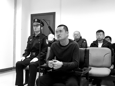 拉车门偷95万元 三天全输光 被告人被当庭判处有期徒刑11年