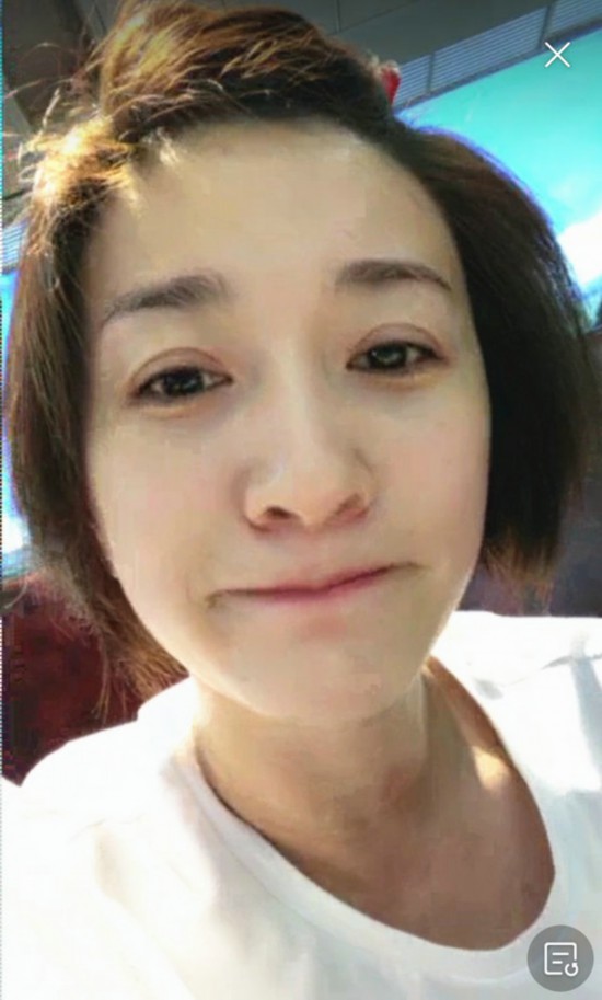 李小冉直播素颜出镜戏里戏外判若两人