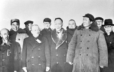 1947年10月,毛泽东在《中国人民解放军宣言》中提出了"打倒蒋介石