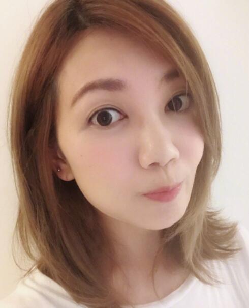 梁静茹晒自拍嘟嘴卖萌 大眼灵动皮肤嫩出水
