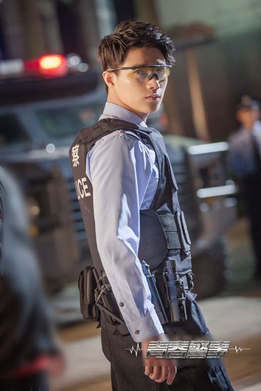 焦俊艳魏大勋警服照集结 弘扬青春使命
