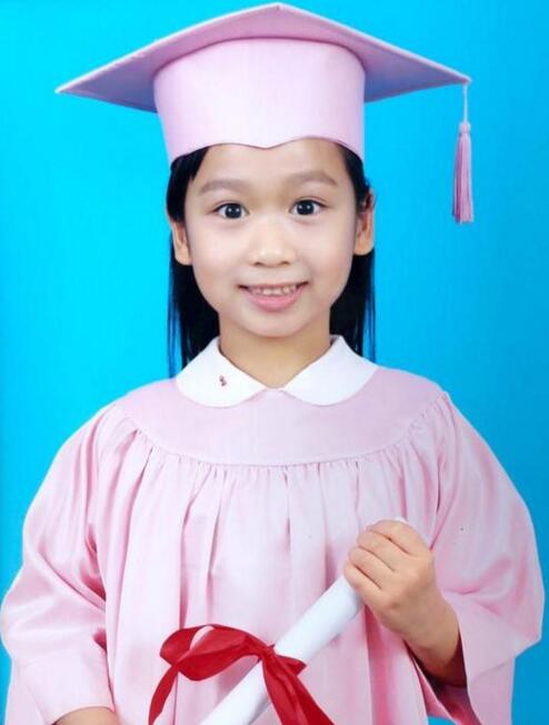 妥妥的学霸!蒋丽莎晒大女儿近照曝其七岁已跳两级