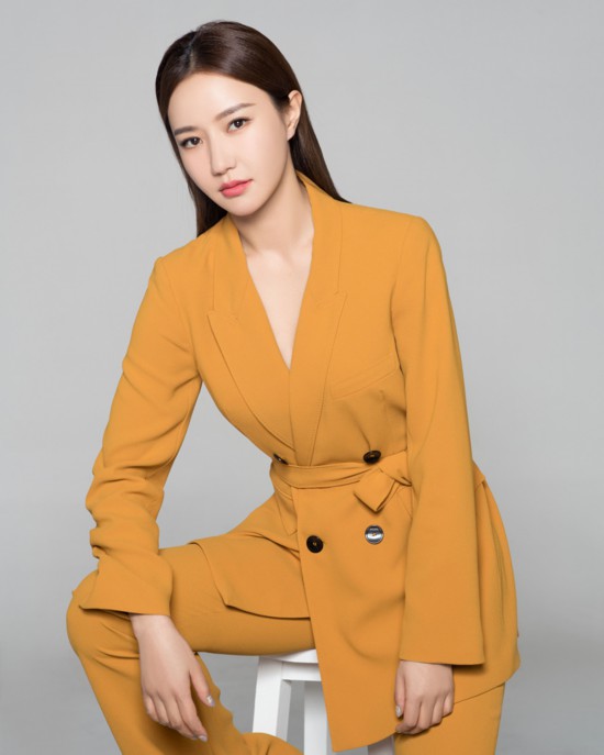 韩雨芹时尚ol写真 酷帅有型