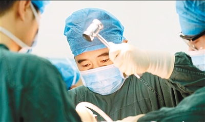 "白求恩式好医生"许鹏 决不让患者多花一分冤枉钱