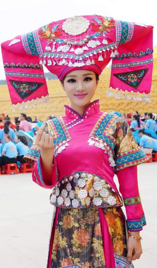 "心连心"艺术团走进广西 陈紫妍压轴献唱