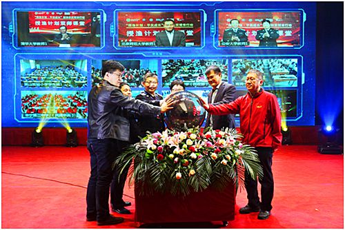 12制片人徐大鹏,完美(中国)有限公司总裁胡瑞连和宜城市委书记郭静