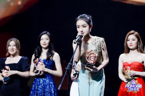 (momo直播惊喜夜沫狸等主播被授予"2018陌陌年度公益大使"称号)