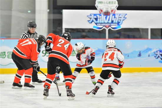 《大冰小将》易烊千玺助小将勇敢说爱 武大靖夺mvp