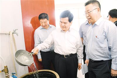 李纪恒:时不我待 埋头苦干 坚决攻下深度贫困堡垒