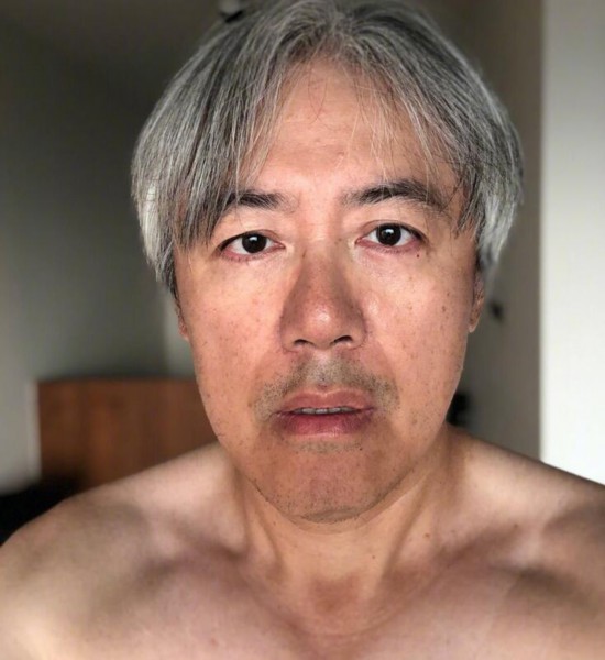 胡子拉碴,发福,剃光头……帅极一时的他们也不堪衰老,各个变成"老大爷