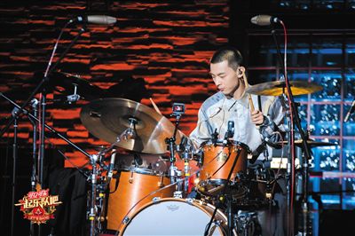 年轻鼓手安雨目前在阿姆斯特丹音乐学院读硕士.