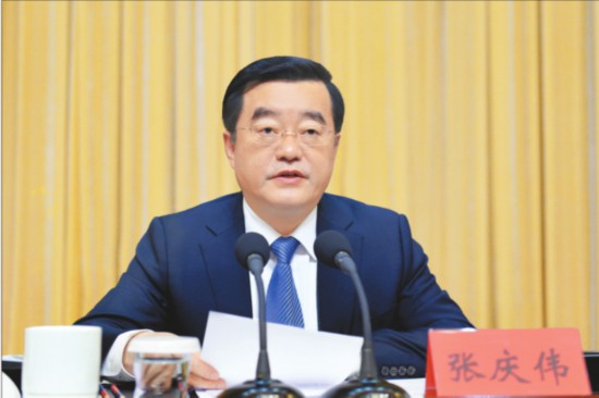 黑龙江省委经济工作会议在哈尔滨举行 张庆伟主持并讲话