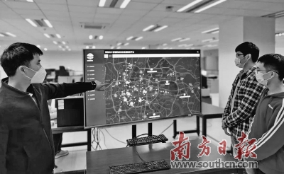 通过海格北斗智慧防疫定位服务系统实时查看人员位置信息.彭琳 摄