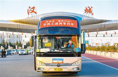 缓缓驶出了高速汉城收费站