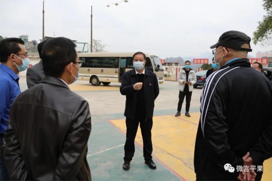 百色市人大常委会党组成员,平果县委书记黄志愿率队到万佳水泥协调