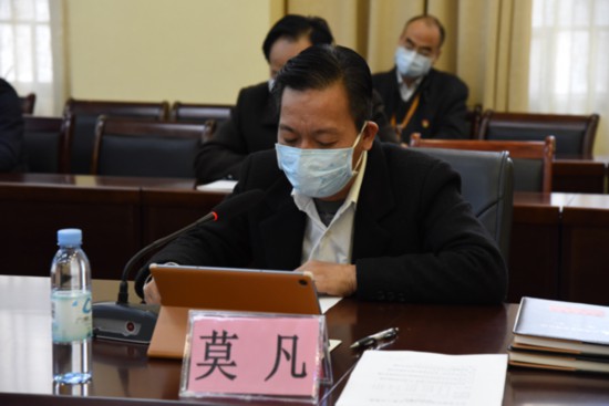 高峰林场常务副场长莫凡主持会议