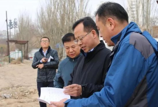 贾庆东同志,现任乌海市海勃湾区委书记,提任乌海市委常委.