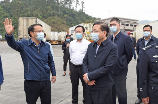 自治区党委常委,常委副主席秦如培在友谊关口岸货运专用通道调研