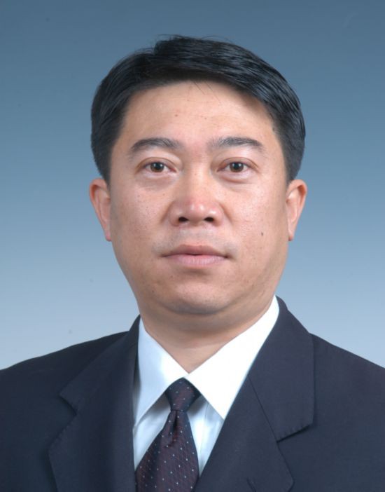 朱乾,男,满族,1970年6月生,1990年8月参加工作,1993年11月加入中国