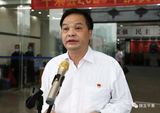 百色市人大常委会党组成员,平果县委书记黄志愿,县人民政府