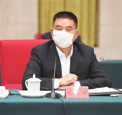 刘永好陈东升丁立国冯仑张斌张洪涛 摄影 记者 杜健雄亚布力中国企业