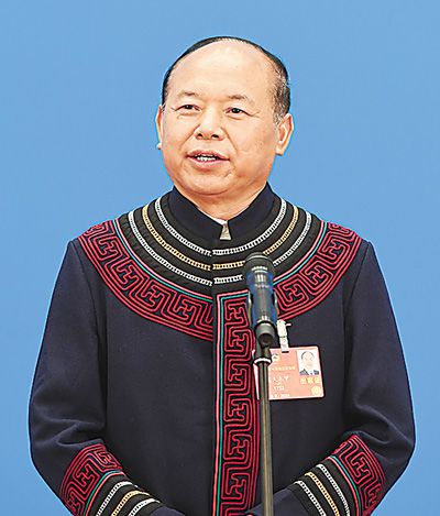 全国政协委员,四川省凉山州人大常委会主任达久木甲