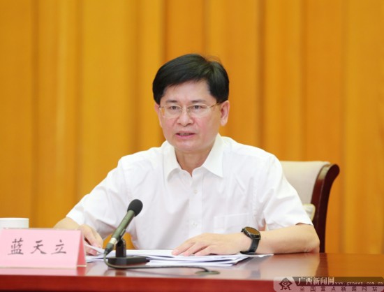 广西频道 广西要闻 会上,自治区党委副书记,自治区主席陈武传达