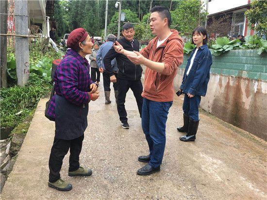 四川频道 综合栏目 市州 周川结合派出单位优势,切实推行法治扶贫