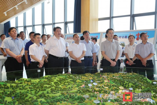 阿坝州党政代表团到自贡考察深化两地交流互融共促区域合作发展