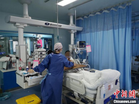 韩冰在重症监护室治疗 武汉大学人民医院供图