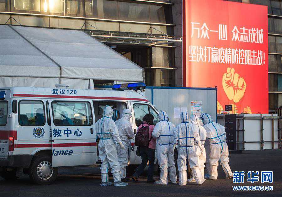 (聚焦疫情防控)(8)武汉体育中心方舱医院开始收治首批患者