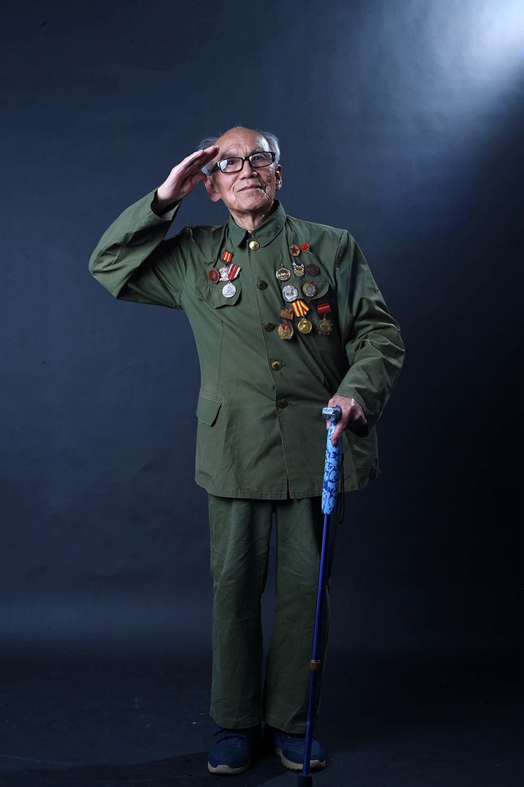 在浙江省湖州市拍摄的志愿军老战士刘玉玺(10月9日摄)