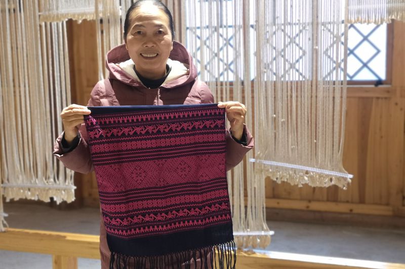 侗锦织就山乡脱贫路--图片频道--人民网