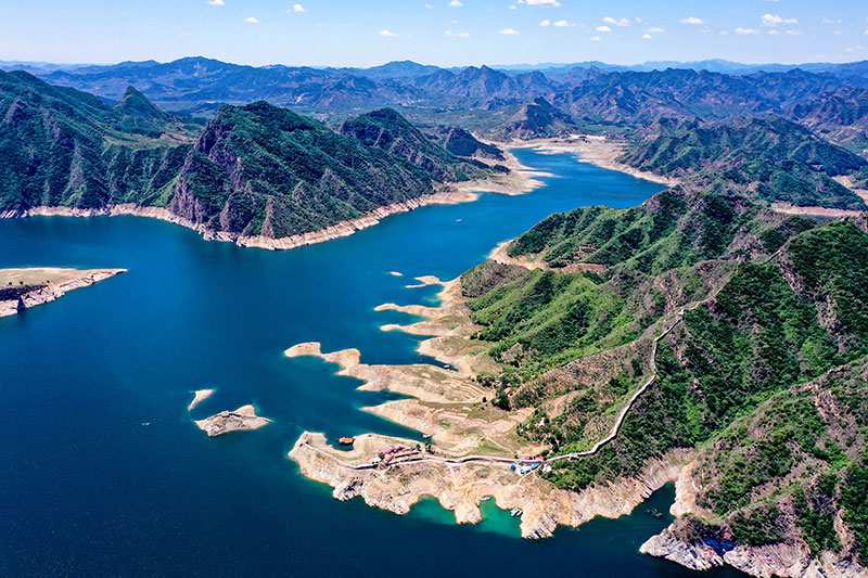 6月3日拍摄的喜峰口西潘家口段长城保护维修工程施工现场(无人机