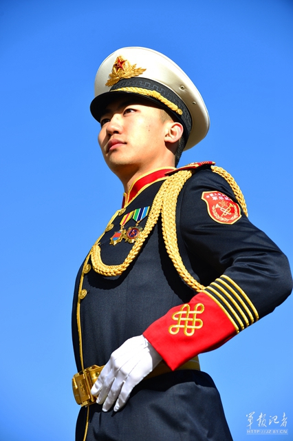 解放军军乐团全藏青行进演奏服  孙晓萌摄影