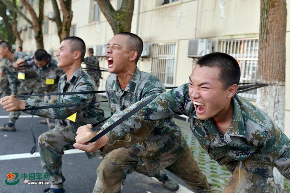 解放军新兵训练图片