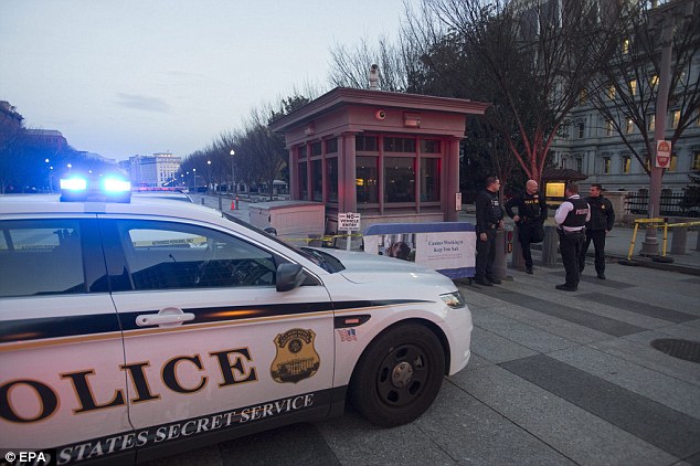 男子披美国国旗翻墙闯白宫被捕【6】