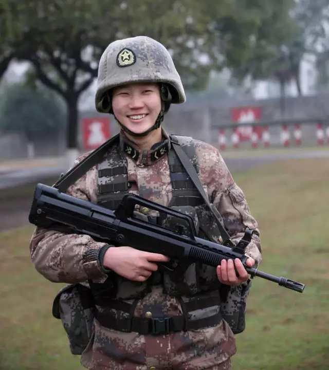 陆军首支女子导弹连她们称战车为男朋友2