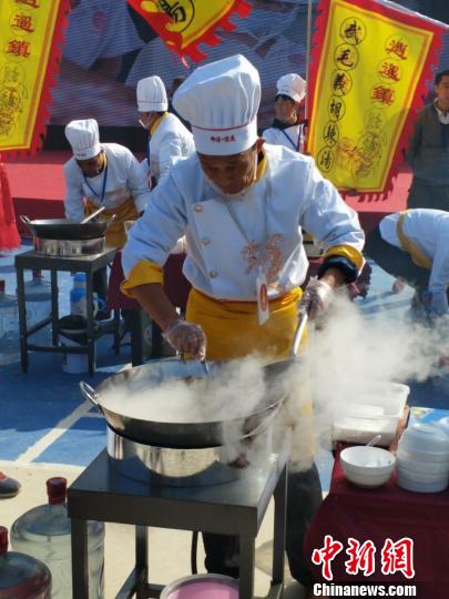 河南西华举办胡辣汤大赛 名家现场斗法