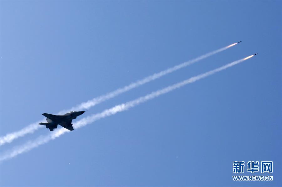 空军组织飞行学员多类型实弹打靶训练