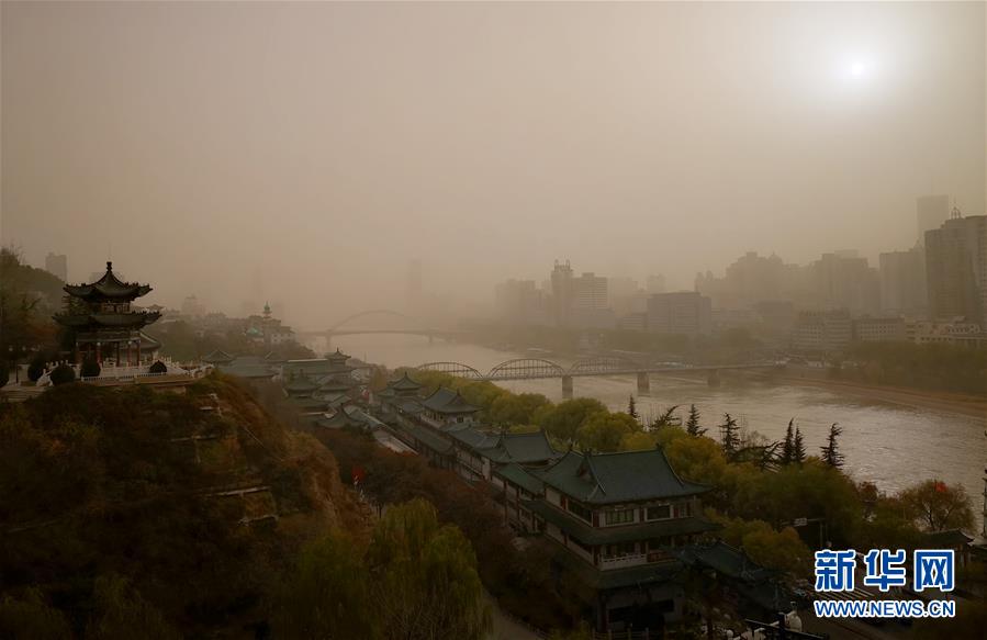 兰州出现浮尘天气